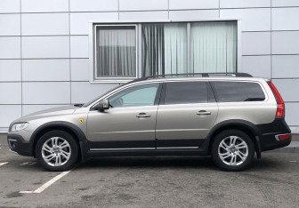 Подержанный автомобиль Volvo XC70 2014 года (8 фото)