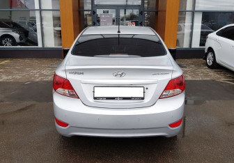 Подержанный автомобиль Hyundai Solaris Sedan 2011 года (6 фото)