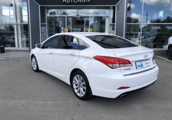 Подержанный автомобиль Hyundai i40 Sedan 2013 года (7 фото)