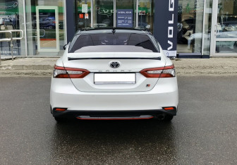 Подержанный автомобиль Toyota Camry Sedan 2021 года (6 фото)