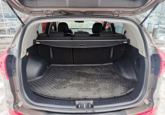 Подержанный автомобиль Kia Sportage 2011 года (12 фото)