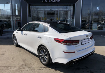 Подержанный автомобиль Kia Optima Sedan 2018 года (7 фото)