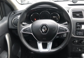 Подержанный автомобиль Renault Sandero 2019 года (12 фото)