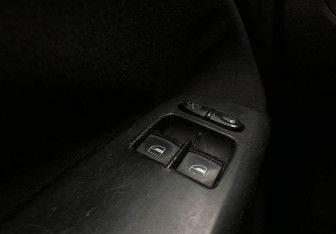 Подержанный автомобиль Volkswagen Passat Wagon 2003 года (13 фото)