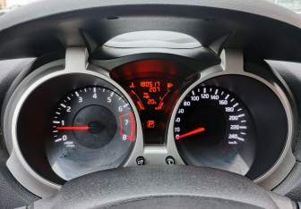 Подержанный автомобиль Nissan Juke 2011 года (13 фото)