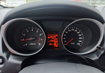 Подержанный автомобиль Mitsubishi ASX 2012 года (13 фото)