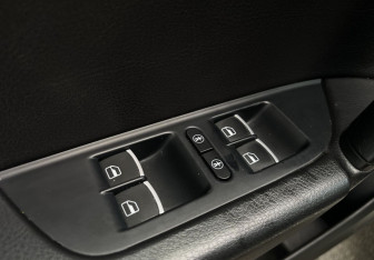 Подержанный автомобиль Volkswagen Touareg 2012 года (13 фото)