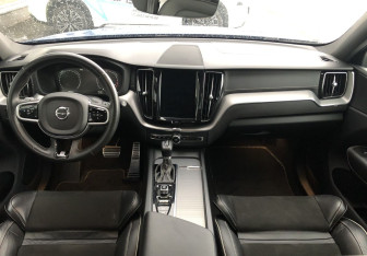 Подержанный автомобиль Volvo XC60 2018 года (10 фото)