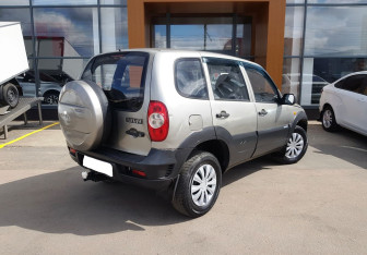 Подержанный автомобиль Chevrolet Niva 2009 года (5 фото)