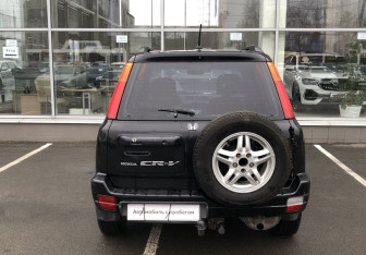 Подержанный автомобиль Honda CR-V 2000 года (6 фото)