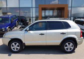 Подержанный автомобиль Hyundai Tucson 2007 года (8 фото)