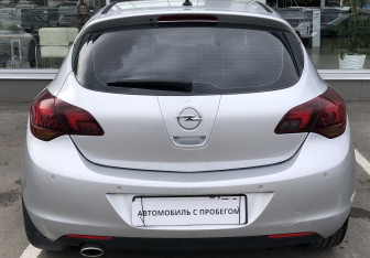 Подержанный автомобиль Opel Astra Hatchback 2010 года (6 фото)