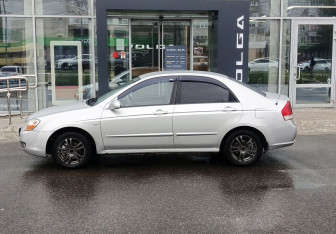 Подержанный автомобиль Kia Cerato Sedan 2008 года (8 фото)