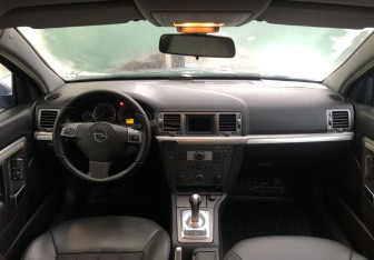 Подержанный автомобиль Opel Vectra Liftback 2007 года (10 фото)