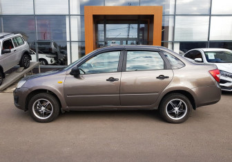 Подержанный автомобиль LADA (ВАЗ) Granta Sedan 2017 года (8 фото)