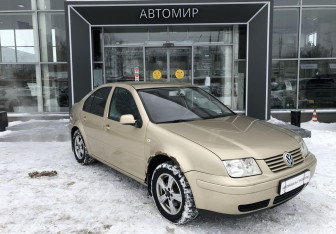 Подержанный автомобиль Volkswagen Bora Sedan 2002 года (3 фото)