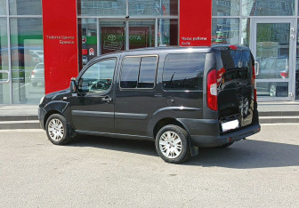 Подержанный автомобиль Fiat Doblo 2011 года (7 фото)