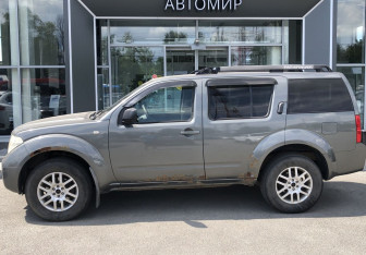 Подержанный автомобиль Nissan Pathfinder 2007 года (8 фото)