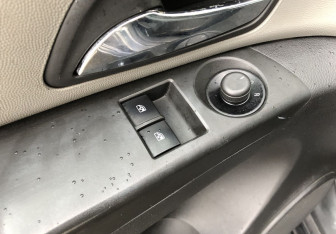 Подержанный автомобиль Chevrolet Cruze Sedan 2011 года (13 фото)