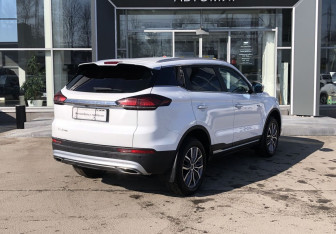 Подержанный автомобиль Geely Atlas Pro 2023 года (5 фото)