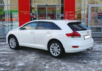 Подержанный автомобиль Toyota Venza 2014 года (7 фото)