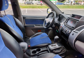 Подержанный автомобиль Mitsubishi Pajero Sport 2014 года (13 фото)