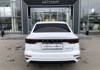 Подержанный автомобиль Geely Emgrand 2023 года (6 фото)