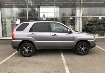 Подержанный автомобиль Kia Sportage 2010 года (8 фото)
