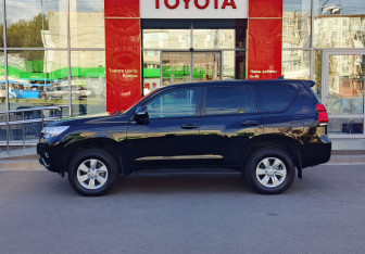 Подержанный автомобиль Toyota Land Cruiser Prado 2019 года (8 фото)