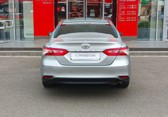 Подержанный автомобиль Toyota Camry Sedan 2020 года (6 фото)