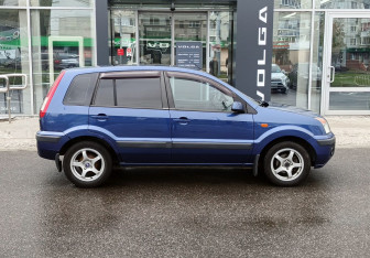 Подержанный автомобиль Ford Fusion 2008 года (4 фото)