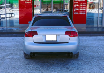 Подержанный автомобиль Audi A4 Sedan 2004 года (6 фото)