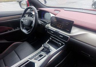 Подержанный автомобиль Geely Coolray 2022 года (14 фото)