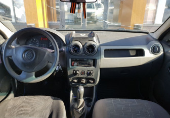 Подержанный автомобиль Renault Logan Sedan 2014 года (11 фото)