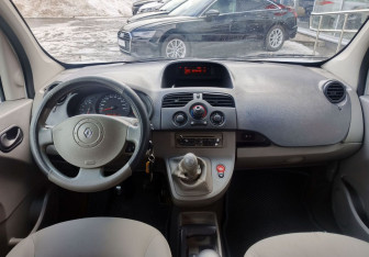 Подержанный автомобиль Renault Kangoo 2010 года (14 фото)