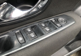 Подержанный автомобиль Renault Fluence 2012 года (13 фото)