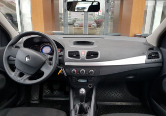 Подержанный автомобиль Renault Megane Hatchback 2014 года (11 фото)