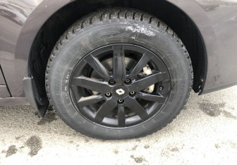 Подержанный автомобиль Renault Fluence 2012 года (15 фото)