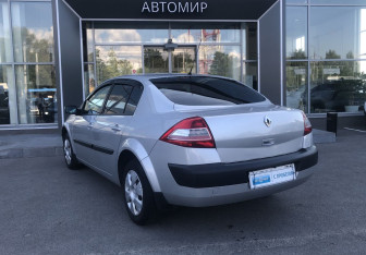Подержанный автомобиль Renault Megane Sedan 2006 года (7 фото)