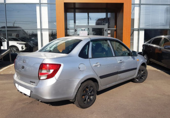 Подержанный автомобиль LADA (ВАЗ) Granta Sedan 2014 года (5 фото)