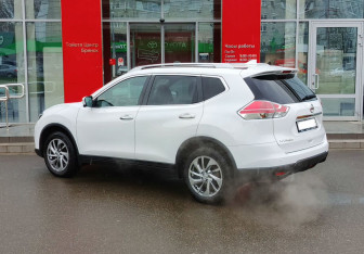 Подержанный автомобиль Nissan X-Trail 2017 года (7 фото)