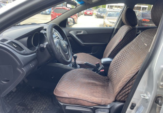 Подержанный автомобиль Kia Cerato Sedan 2011 года (9 фото)