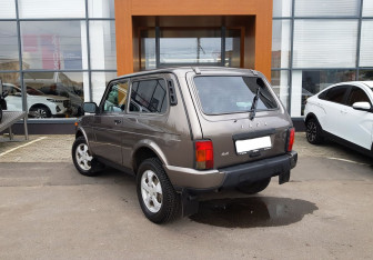 Подержанный автомобиль LADA (ВАЗ) 2121 (4x4) 2017 года (7 фото)