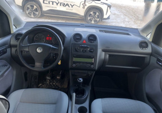 Подержанный автомобиль Volkswagen Caddy Compactvan 2010 года (10 фото)