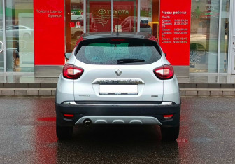 Подержанный автомобиль Renault Kaptur 2019 года (6 фото)
