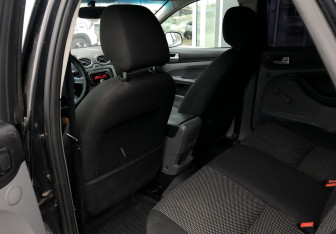 Подержанный автомобиль Ford Focus Hatchback 2010 года (11 фото)