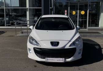 Подержанный автомобиль Peugeot 308 Hatchback 2010 года (2 фото)