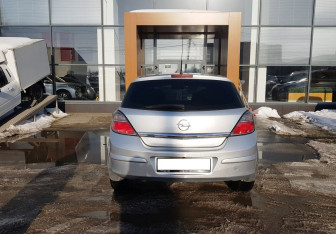 Подержанный автомобиль Opel Astra Hatchback 2007 года (6 фото)