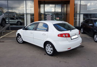 Подержанный автомобиль Chevrolet Lacetti Hatchback 2010 года (7 фото)
