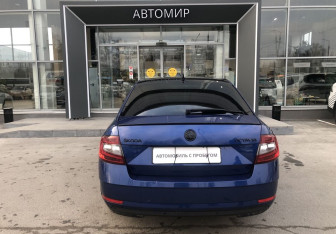Подержанный автомобиль Skoda Octavia Liftback 2019 года (6 фото)